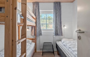 6 bedrooms, travel cot, free WiFi
