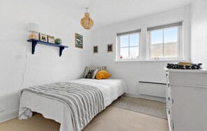 4 bedrooms, iron/ironing board, free WiFi