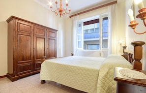 2 bedrooms, iron/ironing board, travel cot, free WiFi