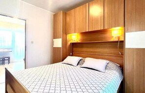 1 chambre, fer et planche à repasser, Wi-Fi gratuit