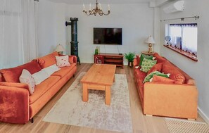 TV - Pet friendly home in Sulów (Sulów)