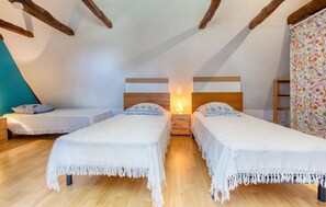 6 bedrooms, iron/ironing board, travel crib, free WiFi