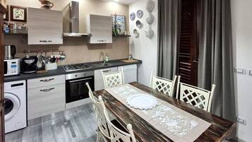 Fridge, stovetop, dishwasher, coffee/tea maker