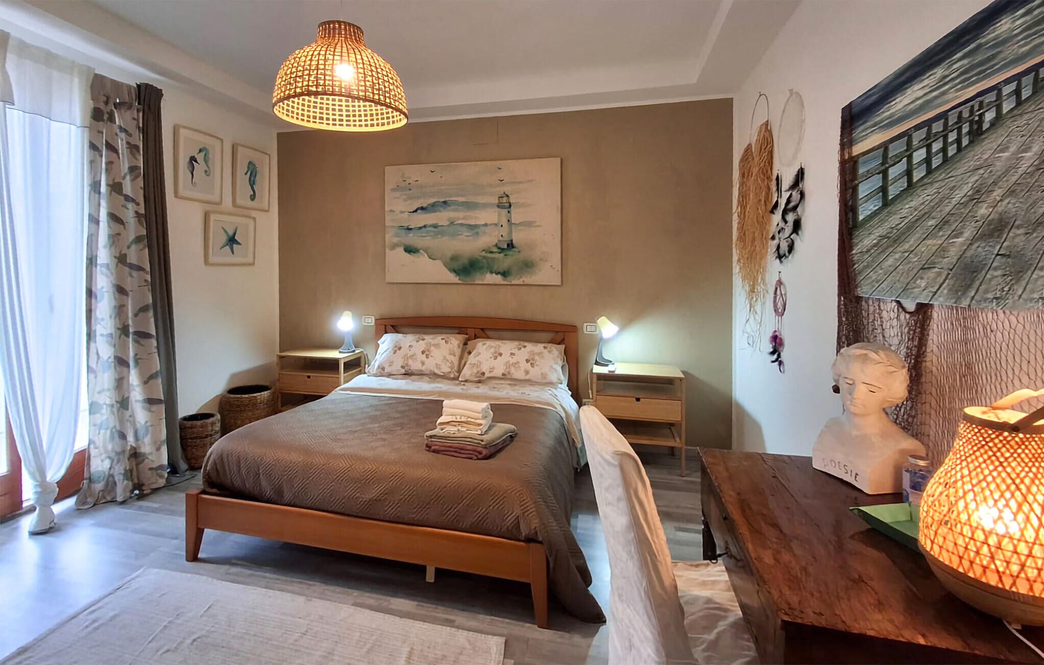 2 bedrooms, travel crib, free WiFi