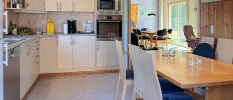 Fridge, stovetop, dishwasher, coffee/tea maker