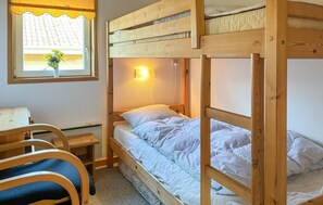 5 bedrooms, travel crib, free WiFi