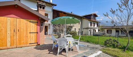 تناول الطعام بالخارج