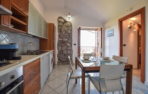 Fridge, stovetop