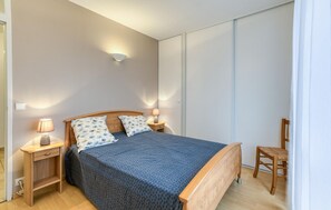 1 bedroom, iron/ironing board, free WiFi
