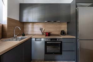 Réfrigérateur, lave-vaisselle, cafetière/bouilloire