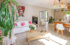 Smart-TV, Kamin, Stereoanlage