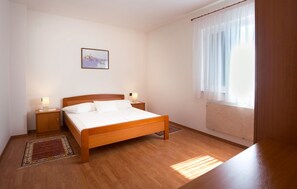 1 bedroom, iron/ironing board, free WiFi
