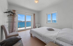 1 chambre, fer et planche à repasser, Wi-Fi gratuit