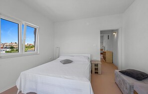 1 bedroom, iron/ironing board, free WiFi