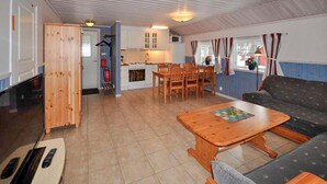 A compact living space with a kitchenette, a dining area, and a seating area with a sofa and a coffee table. - Nice apartment in Sälen with sauna (Sälen)