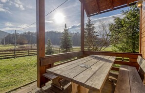Outdoor dining - Cozy home in Buzim with sauna (Buzim)