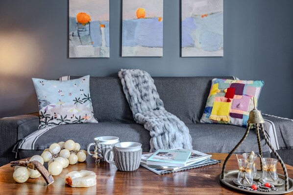 Télévision, lecteur de DVD, chaîne hi-fi, espaces bureaux