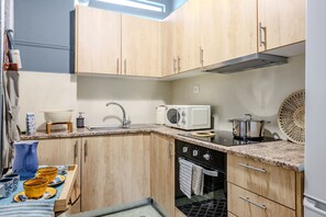 Réfrigérateur, micro-ondes, four, cafetière/bouilloire