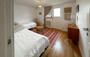 2 bedrooms, travel cot, free WiFi