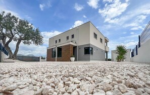 Property grounds - Amazing home in Kastel Novi (Kastel Novi)