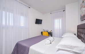 6 soverom, strykejern/-brett, reiseseng for barn og wi-fi (inkludert)