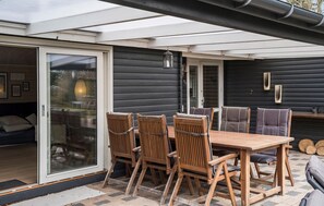 Outdoor dining - Awesome home in Højby with WiFi (Højby)