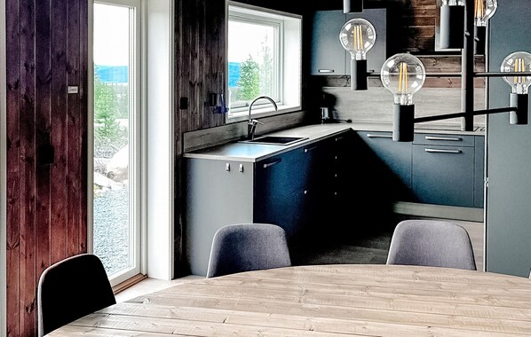 Réfrigérateur, lave-vaisselle, cafetière/bouilloire