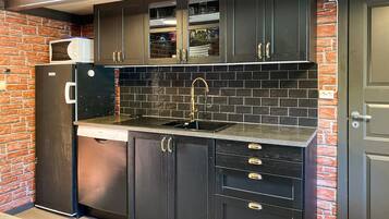 Kühlschrank, Ofen, Herdplatte, Geschirrspüler