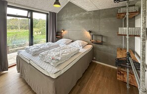 3 bedrooms, travel crib, free WiFi