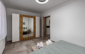 2 bedrooms, iron/ironing board, free WiFi