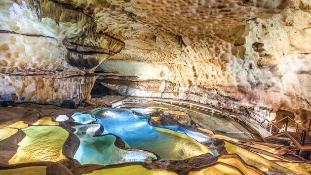 A cave with natural rock formations and a pool of water. - Gorgeous home in Roquemaure (Roquemaure)