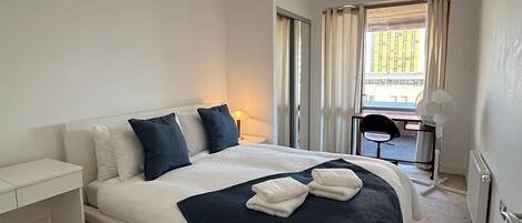 2 bedrooms, in-room safe, iron/ironing board, free WiFi