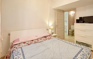 1 chambre, fer et planche à repasser, Wi-Fi gratuit