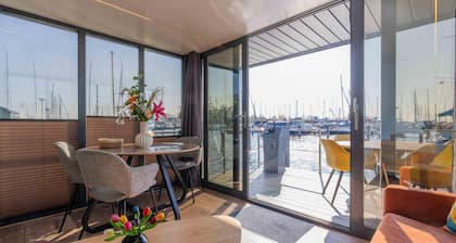 Lovely ship in Wolphaartsdijk