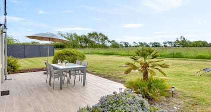 2 bedroom amazing home in Créances