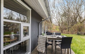 Outdoor dining - 3 bedroom lovely home in Glesborg (Glesborg)