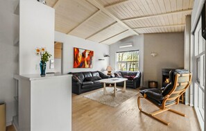 TV, fireplace - 3 bedroom lovely home in Glesborg (Glesborg)