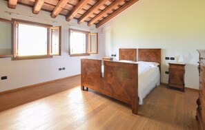 4 soverom, strykejern/-brett, reiseseng for barn og wi-fi (inkludert)