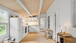 Réfrigérateur, lave-vaisselle, cafetière/bouilloire