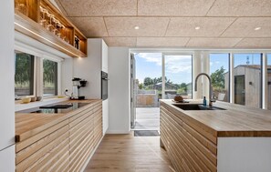 Frigorífico, horno, placa de cocina y lavavajillas