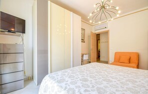 1 bedroom, iron/ironing board, free WiFi