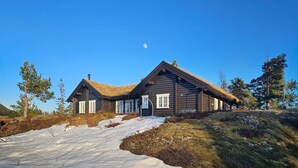 A log cabin with a thatched roof, a visible number '11', and a snow-covered path leading to the entrance. - Stunning home in Flesberg with sauna (Flesberg)