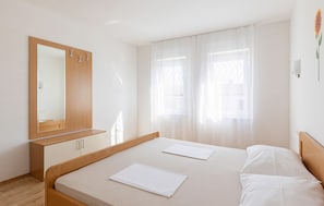 1 bedroom, free WiFi - Awesome apartment in Duce with house sea view (Duce)