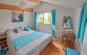 4 bedrooms, iron/ironing board, travel crib