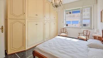 2 bedrooms, iron/ironing board, travel cot, free WiFi