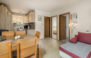 2 bedrooms, iron/ironing board, free WiFi