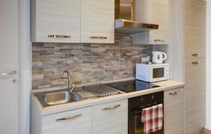 Fridge, stovetop