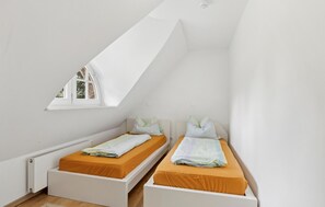 4 bedrooms, travel cot, free WiFi