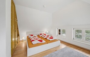 4 bedrooms, travel cot, free WiFi