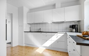 Réfrigérateur, four, plaque de cuisson, lave-vaisselle